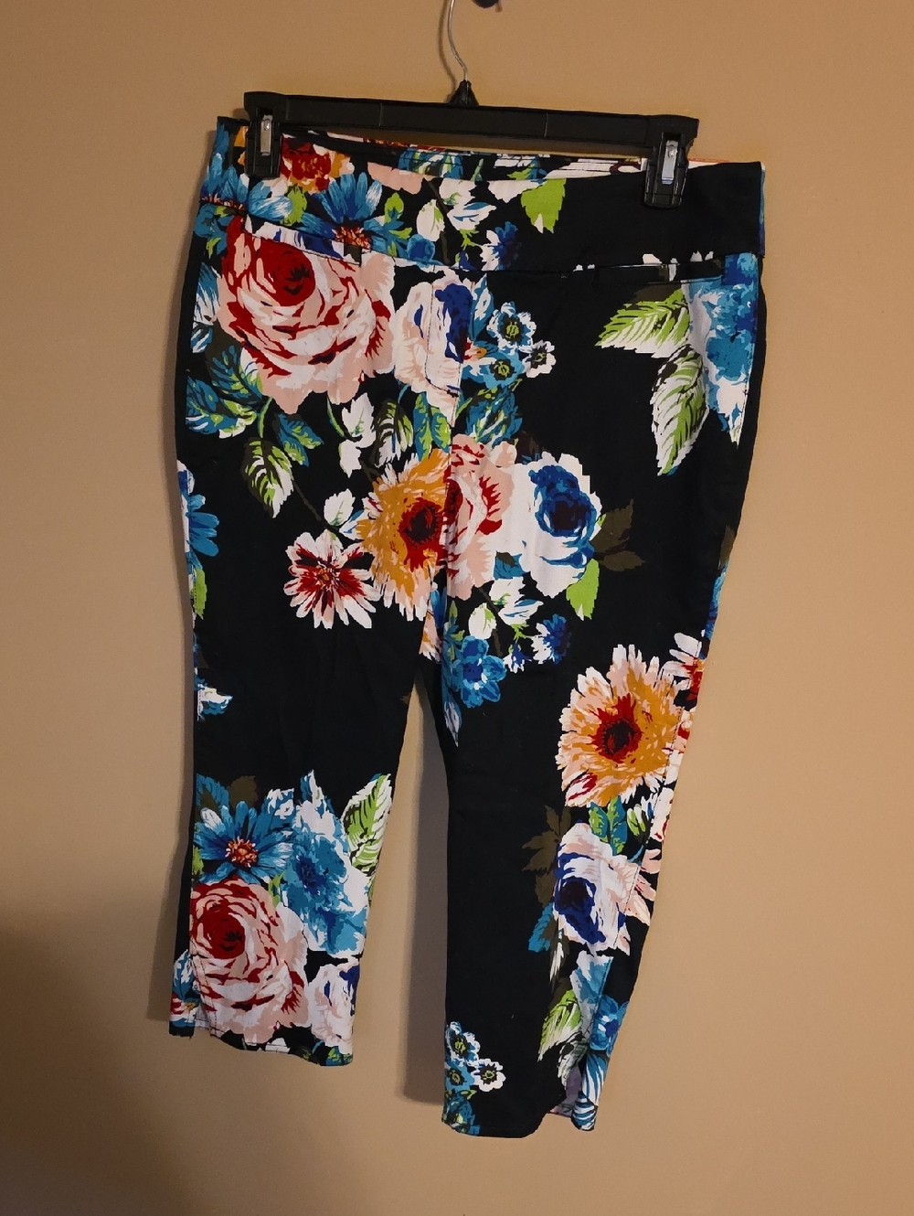 Womens NWT Westbound Park Ave Fit Floral Capri Pants Size 14